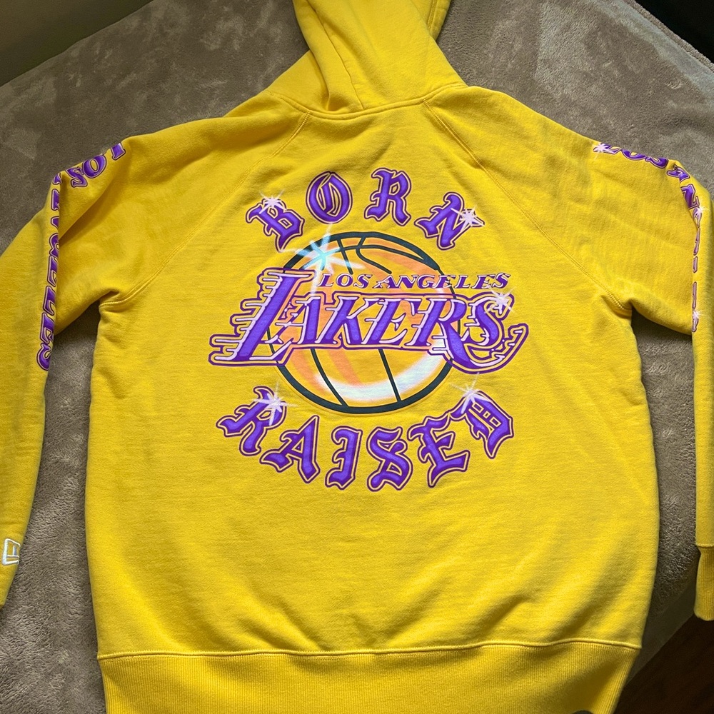 BORN X RAISED LAKERS AIRBRUSH HOODIE: GOLD
